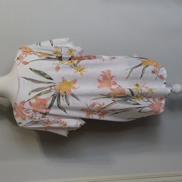 Torrid v neck tee classic fit 2X Feather Soft Slub Lace Trim Floral size 2 - Picture 6 of 10
